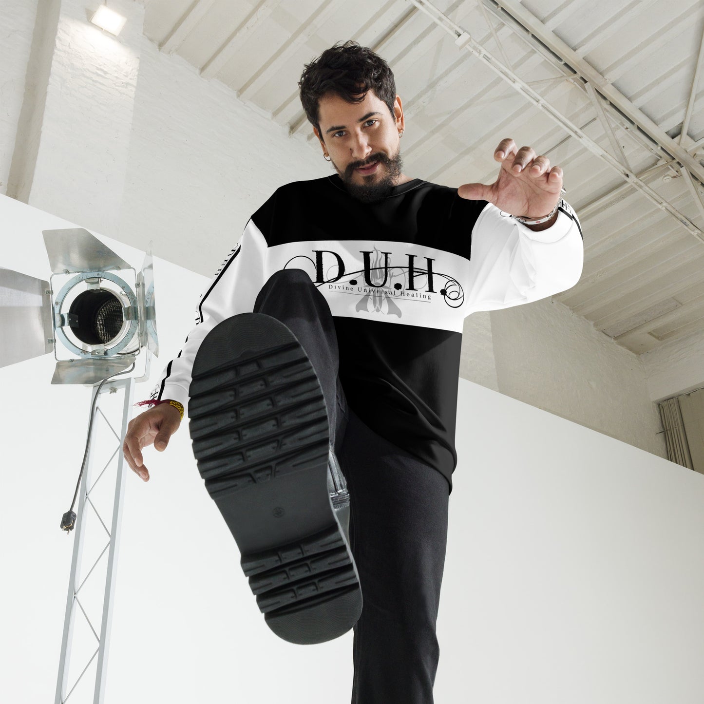 1 B / W Sweatshirt
