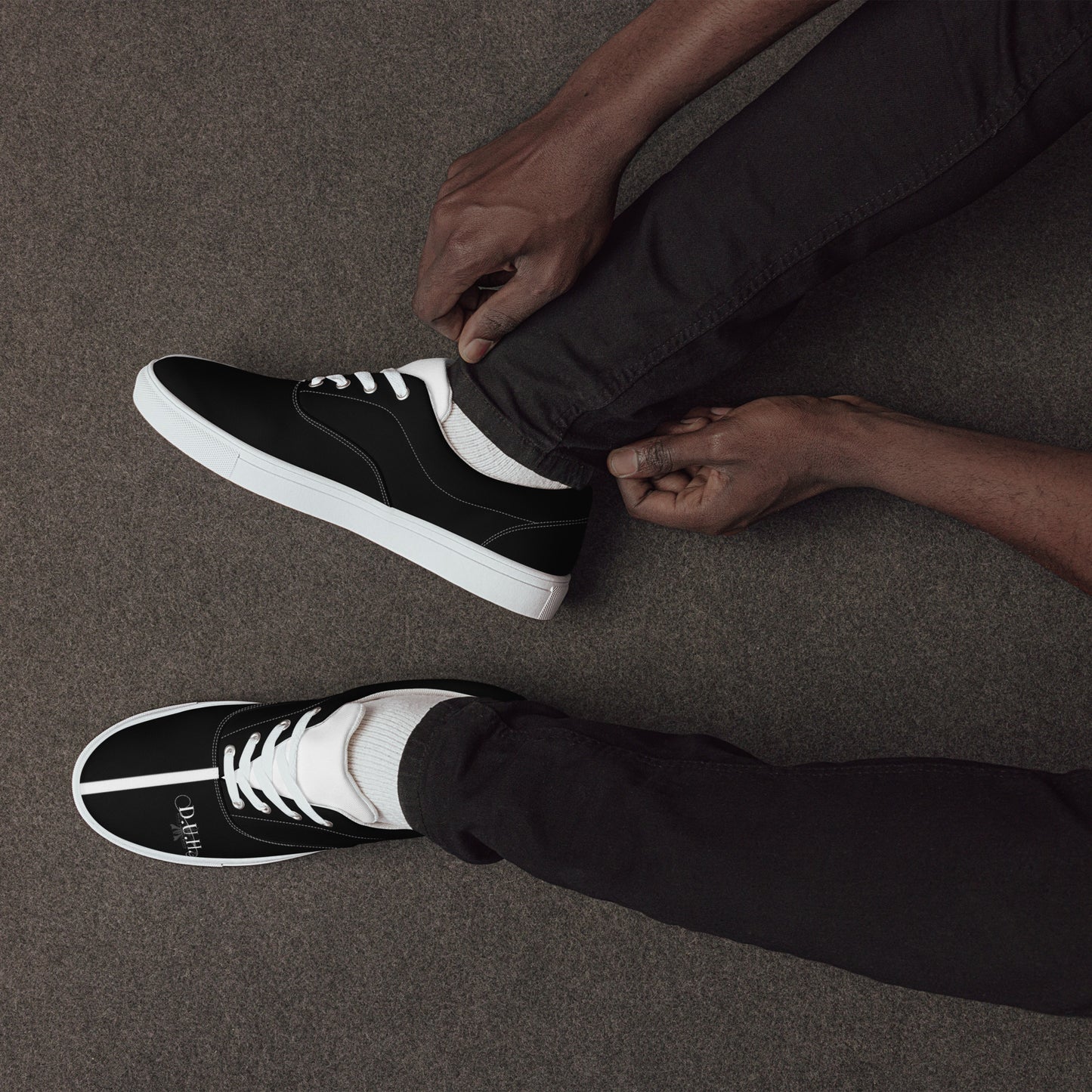 1 B/W Men’s lace-up canvas shoes
